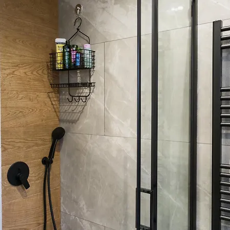 2 Bedroom Cozy Stylish Apartment