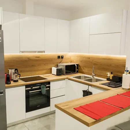 2 Bedroom Cozy Stylish Apartment *